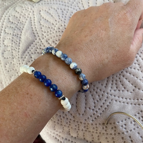 Sodalite stretch bracelet - Picture 5 of 5